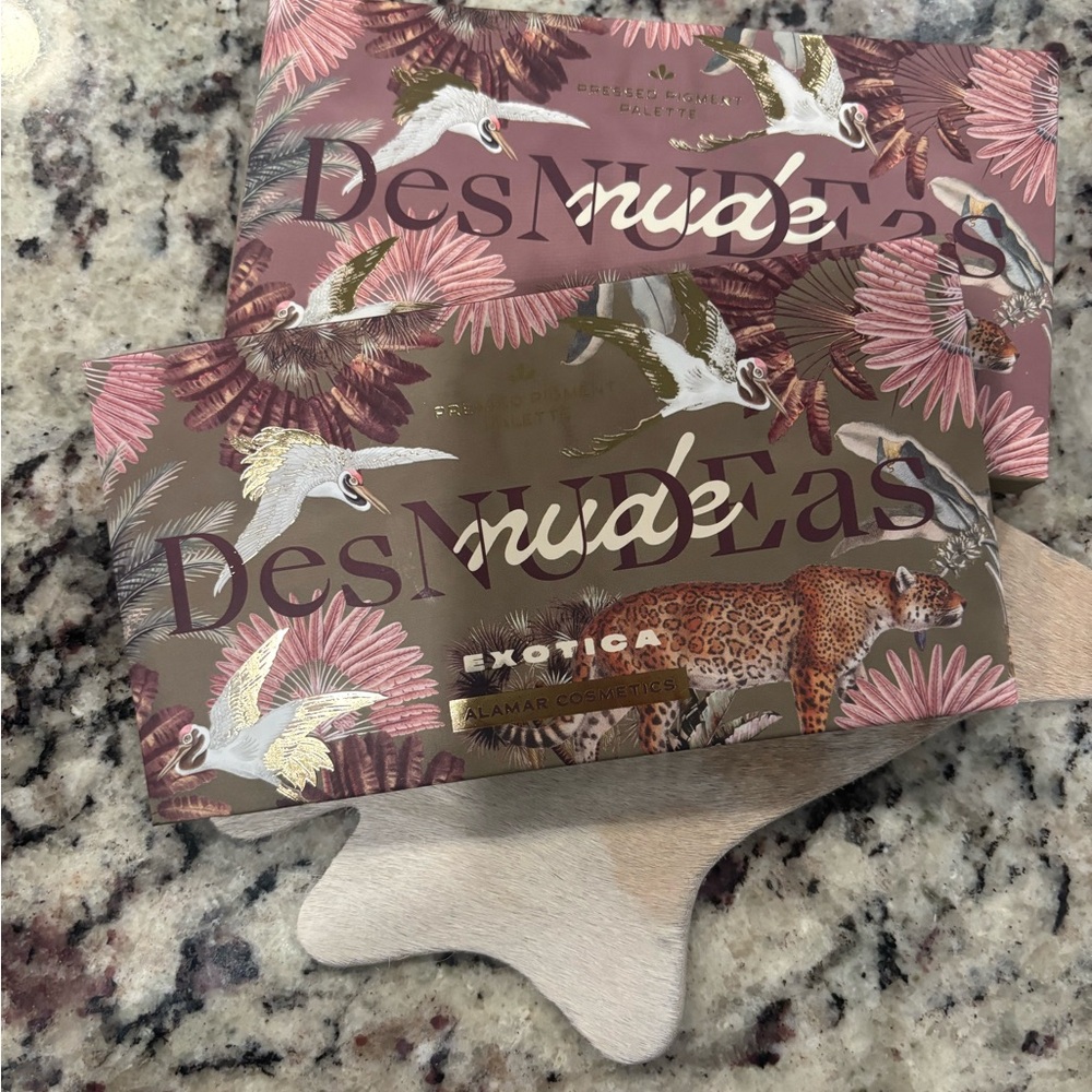 Alamar Cosmetics DesNUDEAs Eyeshadow Palette